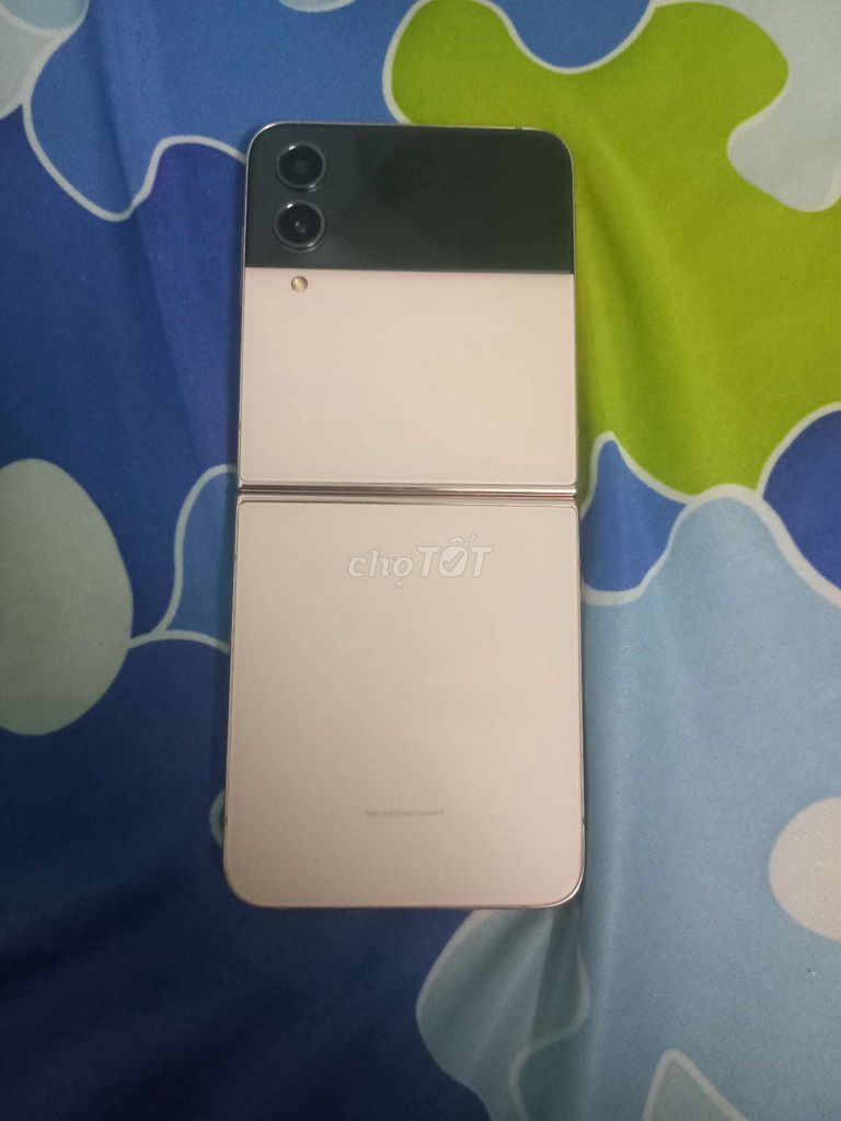 Samsung Galaxy Z Flip 4 256GB Kem. Mua bán Điện thoại tại Quận 4 Tp Hồ Chí Minh được đăng bởi hoa chi hình 1