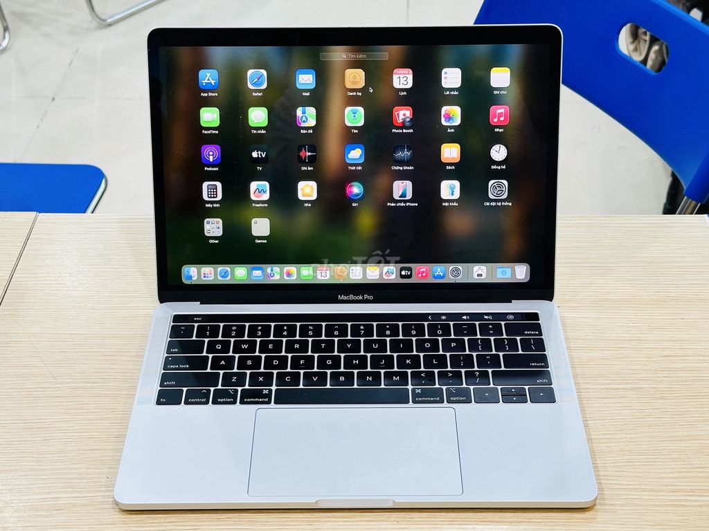 MACBOOK PRO 2019 I5/8/256 TOUCHBAR RENTINA