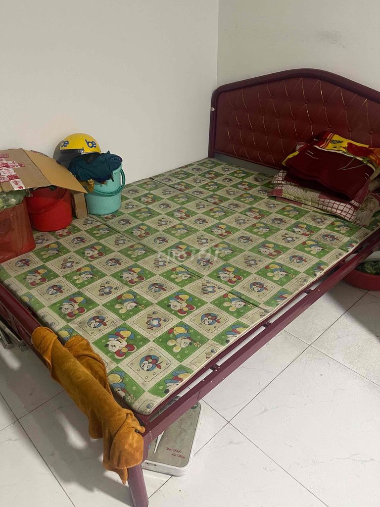 Giường Sắt Đỏ đô 1m6 x 2m. Mua bán Giường, chăn ga gối nệm tại Quận 7 Tp Hồ Chí Minh được đăng bởi XE ĐẠP CŨ 24h Q7 hình 1
