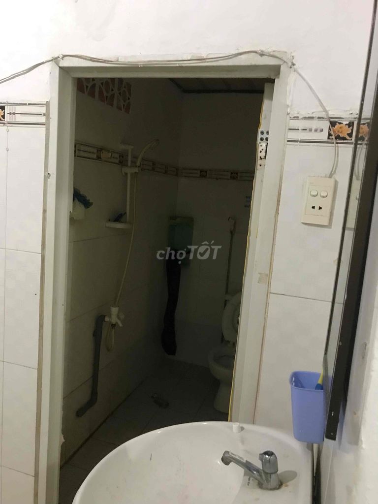 NHÀ CHO THUÊ MẶT TIỀN NỘI BỘ 4X18M 1 PN 1 TOLET XE HOI VÔ NHÀ