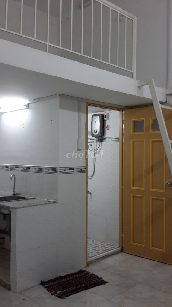 Фасадный дом шириной 6 м х 14 м, 3 этажа, 11 комнат, 40 т.р. в аренду CMT8 Q10