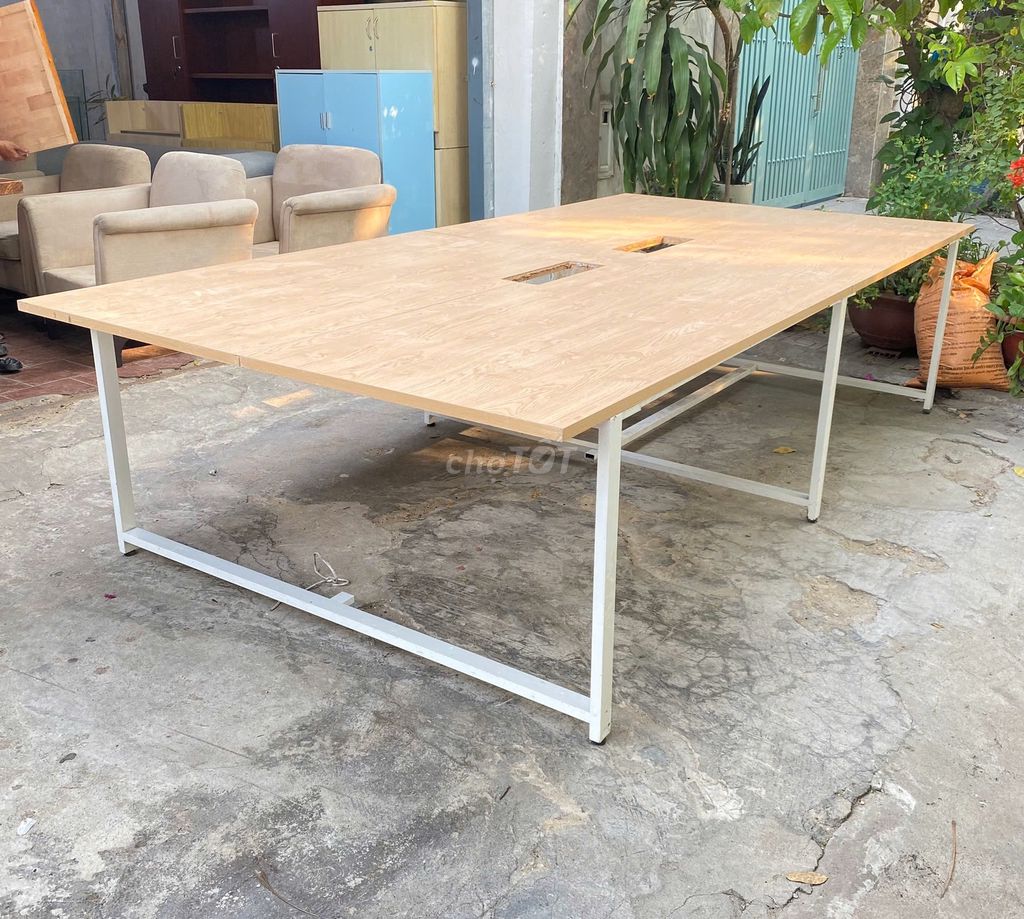 Bàn họp văn phòng chân sắt giá rẻ 1m4x3m3