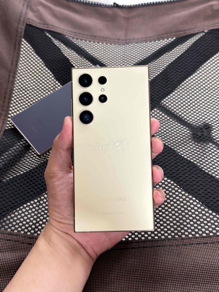 Samsung Galaxy S24 Ultra 256GB Vàng. Mua bán Điện thoại tại Quận 5 Tp Hồ Chí Minh được đăng bởi Gia Bảo hình 1