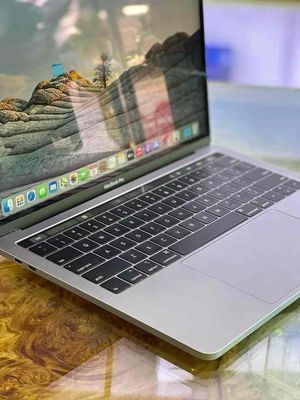 MacBook Pro Touch Bar 2019 - 8GB RAM - 128GB SSD