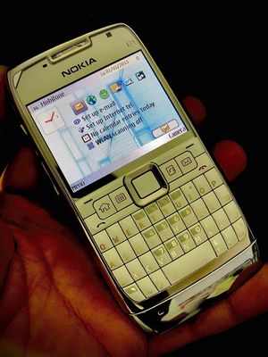 Nokia E71 trắng keng đét