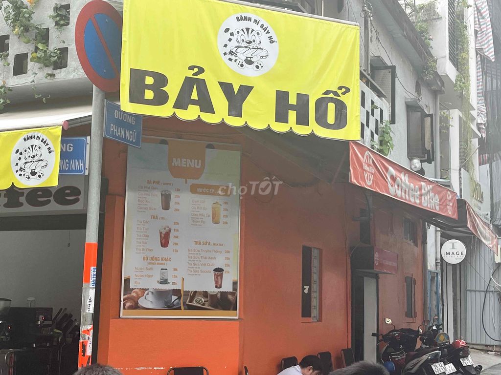 tuyển nv bán bánh mì