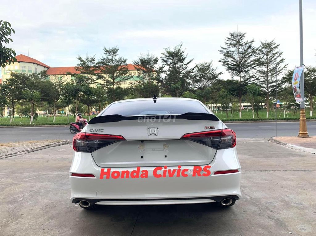 Honda Civic RS khuyến mãi 100% thuế trước bạ