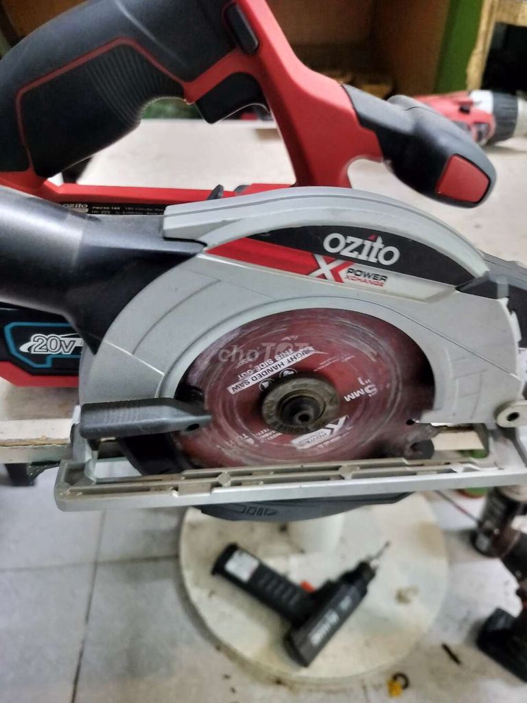 Cưa đĩa pin Ozito PXCSS165 . 18V. Lưỡi 165mm