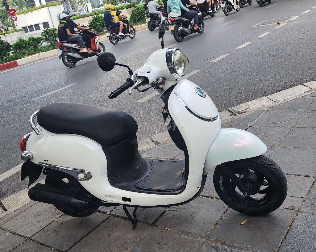 Girono 50cc màu trắng xe mới 100% biển Hà Nội. Mua bán Xe máy tại Quận Ba Đình Hà Nội được đăng bởi Hoàng  hình 6