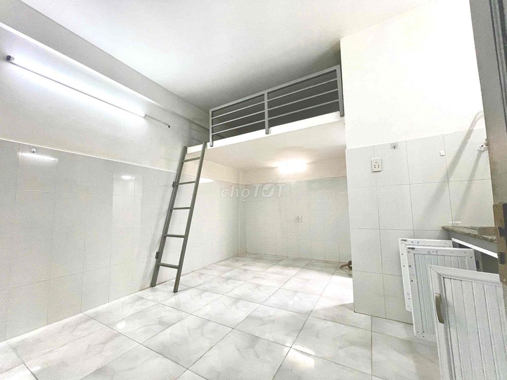 CHO THUÊ CĂN HỘ DUPLEX - RỘNG 30m2 GẦN NGÃ TƯ HÀNG XANH