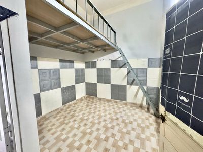 Phòng gác cao, MÁY LẠNH ngay SPKT, Bưu chính viễn thông chỉ 5p đi xe