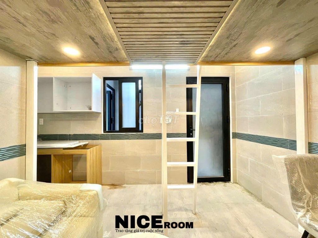 Cho Thuê Căn Hộ Duplex Nằm Ngay Ngã Tư Hàng Xanh