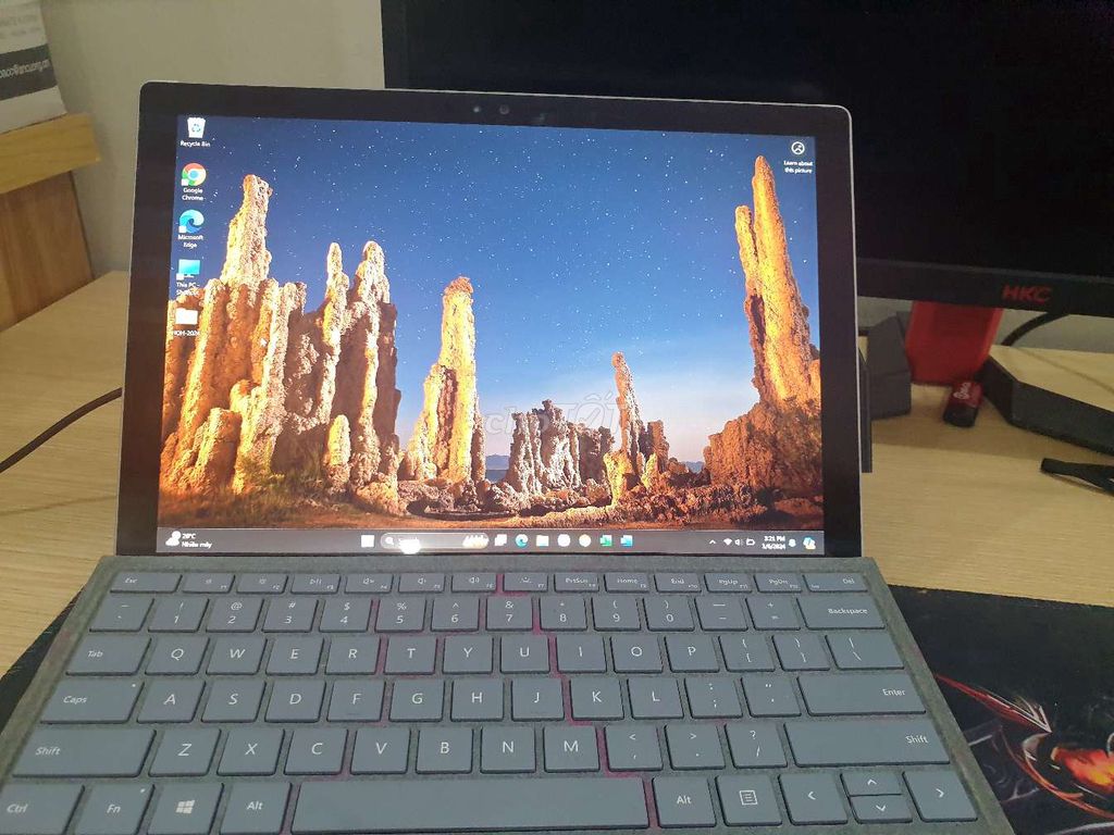 Surface Pro 4 kèm phím