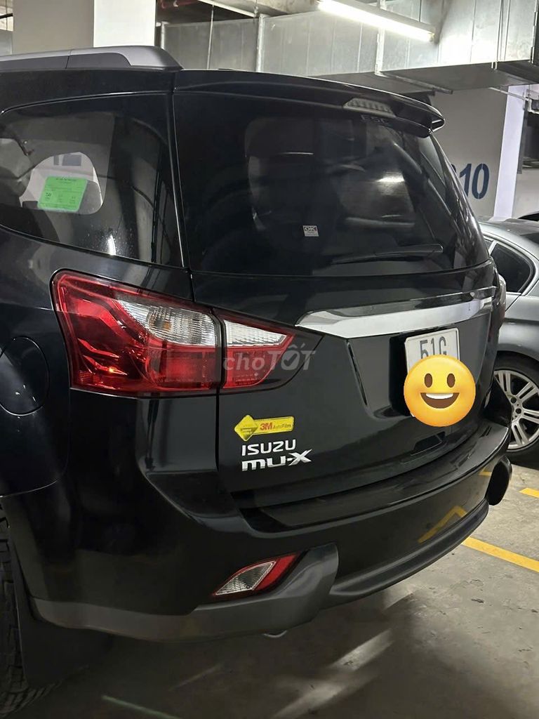 Isuzu mu-X Limited 2017, черный