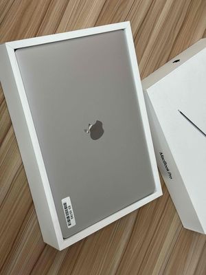 Macbook Pro 2020 - 13,3 inch  👉 Core : i5 -2 ghz