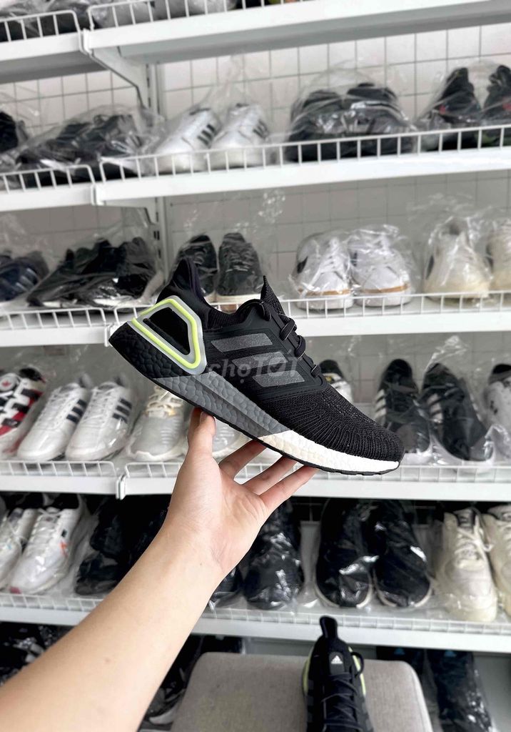 Giày Adidas UltraBoost 20 Đen 40.5. Mua bán Giày dép tại Huyện Yên Mỹ Hưng Yên được đăng bởi Tiệm Giày Cũ 89 hình 1