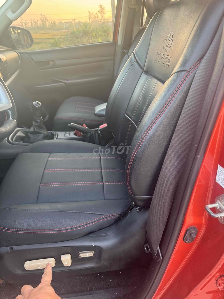 Toyota Hilux 20172.4E 4×2 mt - 100000 km. Mua bán Ô tô tại Huyện Nam Đàn Nghệ An được đăng bởi Ước Mơ Oto hình 12