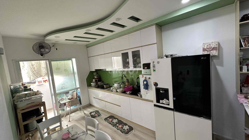 Định cư nước ngoài nên cần bán căn hộ 2PN, 2wc, nội thất cao cấp