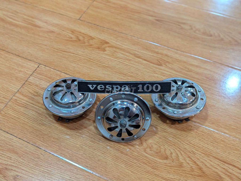 Kèn zin cho Vespa cổ hàng Tây về đẹp hiếm. Mua bán Phụ tùng xe tại Quận 7 Tp Hồ Chí Minh được đăng bởi Nguyễn hình 2