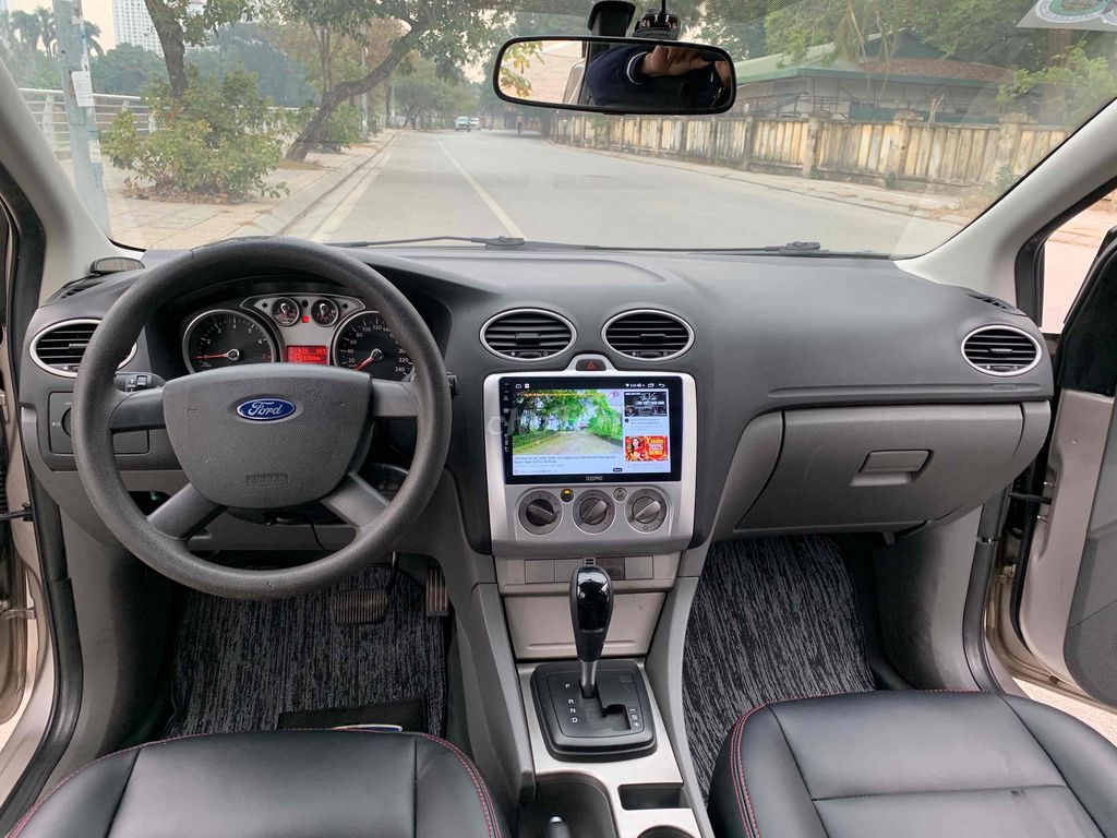 Ford Focus 2011 tự động còn rất mới