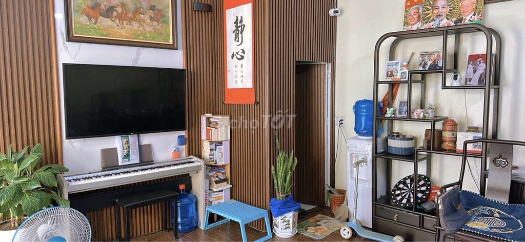 PHÚC THỊNH ( NAM HỒNG CŨ) NHÀ ĐẸP 3 TẦNG - VỪA

Ở VỪA KINH DOANH