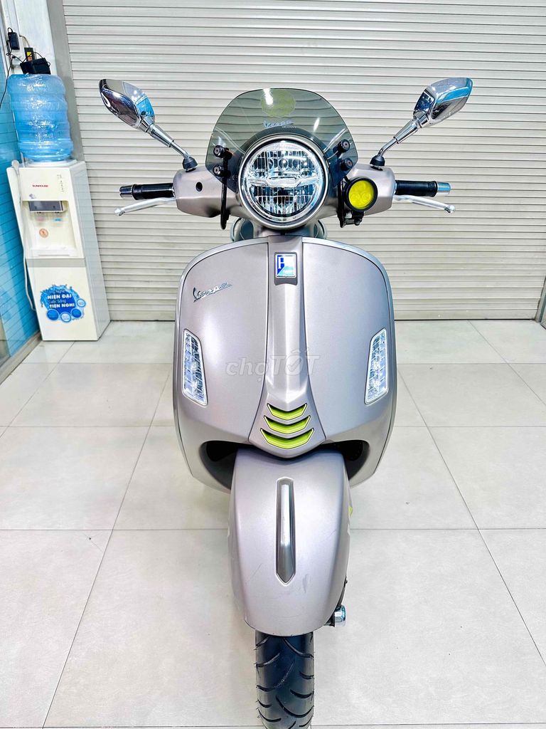 Piaggio Vespa GTS 300 Super Tech HPE4 2023 Xám. Mua bán Xe máy tại Quận 12 Tp Hồ Chí Minh được đăng bởi Tường hình 2