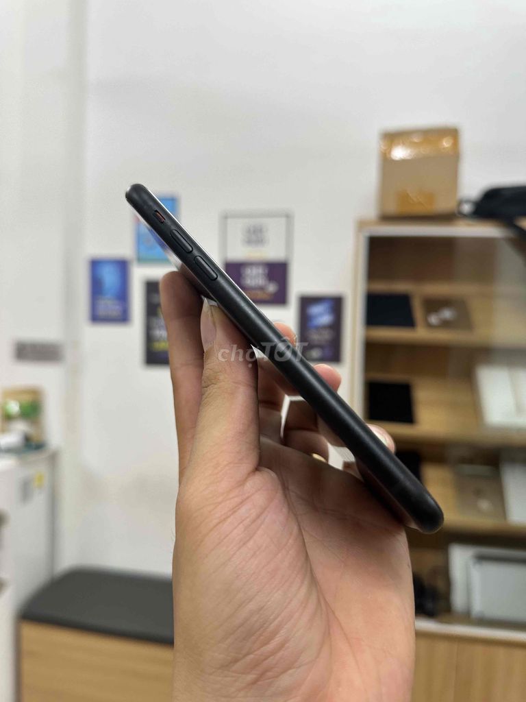 iPhone XR Đen 64GB Quốc Tế. Mua bán Điện thoại tại Quận Đống Đa Hà Nội được đăng bởi Hanoimobile MTC hình 4