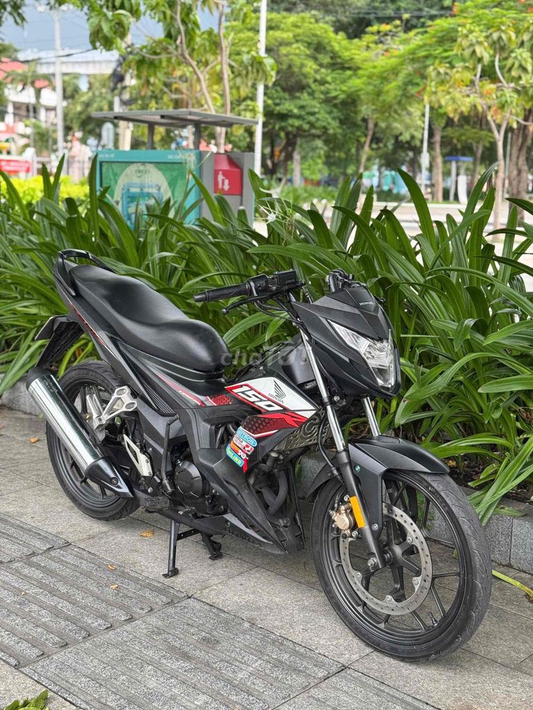 Honda Sonic 150 2021 черно-бело-красный 16 000 км с гос. номером Хошимина