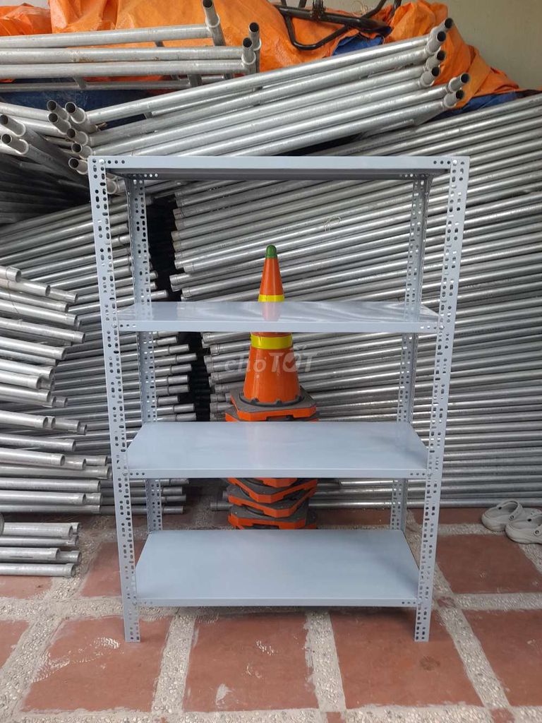 Kệ sắt V lỗ đa năng Cao 1m5 - 4tầng. Mua bán Tủ, kệ gia đình tại Thị xã Tân Uyên Bình Dương được đăng bởi Thu Hoàng hình 1