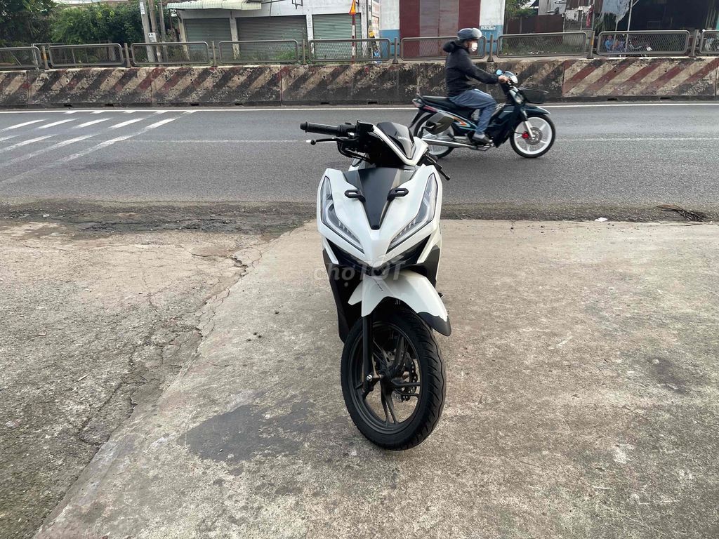 vảio 150cc 2021 màu trắng mới keng