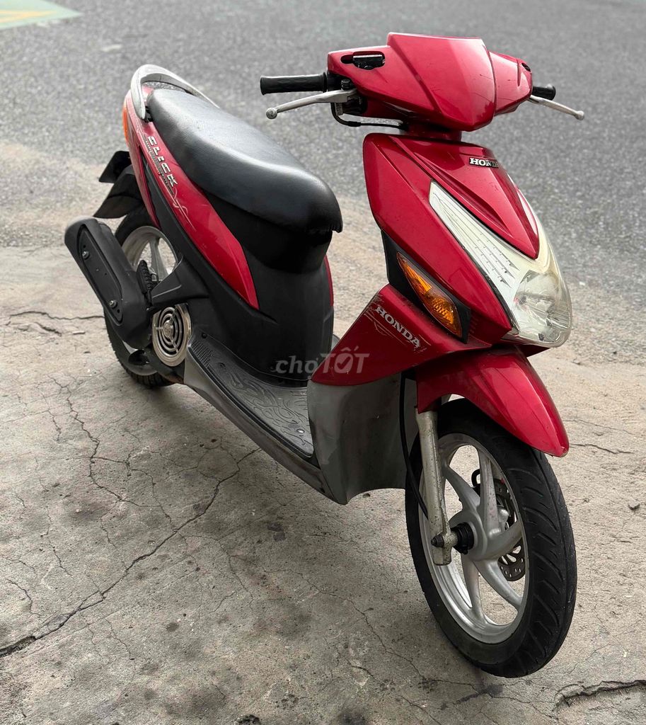 Honda Click 2011 красного цвета