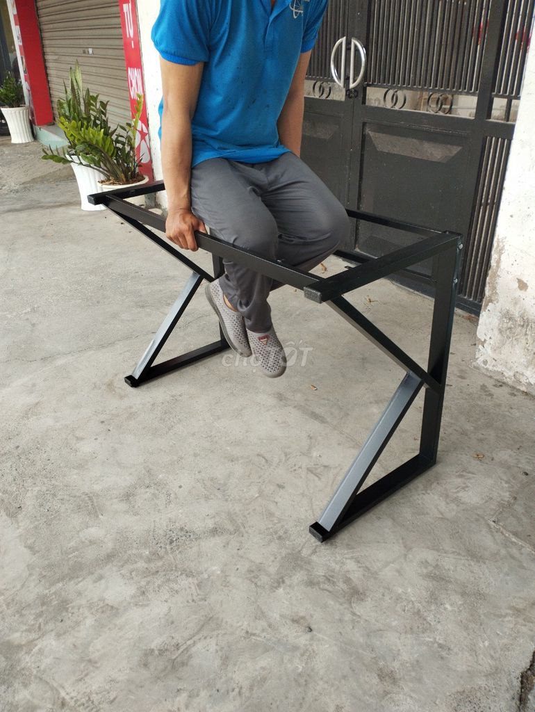BÀN LÀM VIỆC 1m2x60  + GHẾ XOAY FREESHIP. Mua bán Bàn ghế tại Quận 12 Tp Hồ Chí Minh được đăng bởi Nguyễn Minh Khoa hình 5