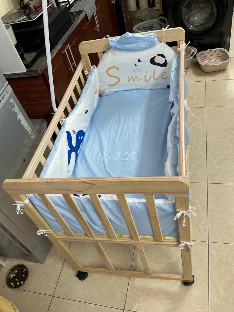 Cũi em bé Gỗ tự nhiên. Mua bán Mẹ và bé tại Huyện Thanh Trì Hà Nội được đăng bởi Nguyễn Thị Thanh Thuỳ hình 1
