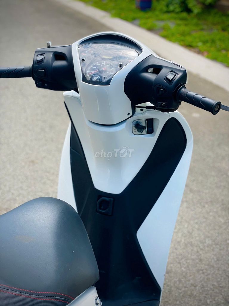 Xe máy Honda SH màu trắng sản xuất 2012. Mua bán Xe máy tại Huyện Trảng Bom Đồng Nai được đăng bởi Của Hàng Xe Máy U Phong hình 4