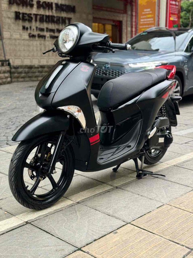 XMHN: Yamaha _ Janus 125i _ 2017 29_ Black Limited