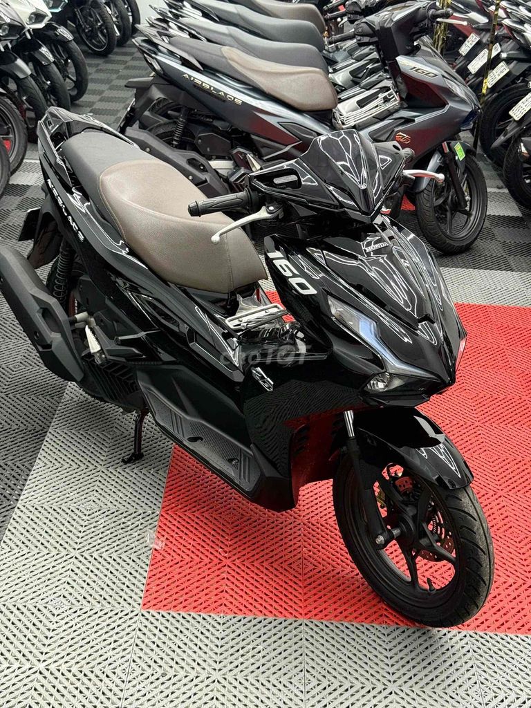 Honda Airblade 160 куб. см 2023, черная глянцевая