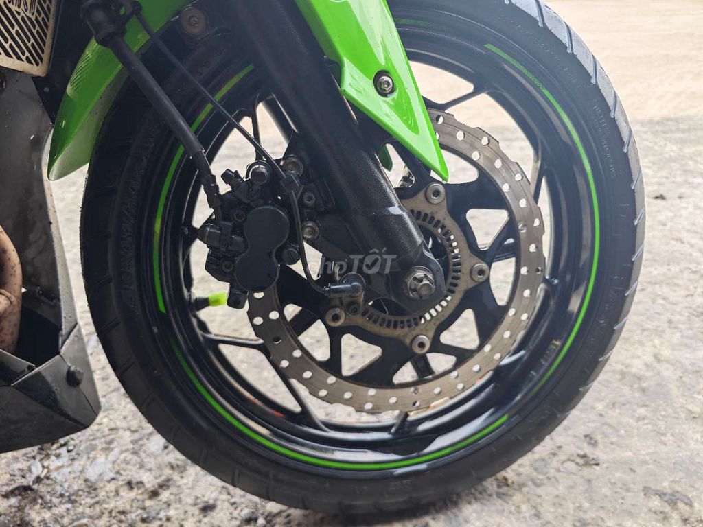 Kawasaki Ninja 300 Xanh lá Đen. Mua bán Xe máy tại Thành phố Biên Hòa Đồng Nai được đăng bởi Phúc Hiếu Trần hình 9