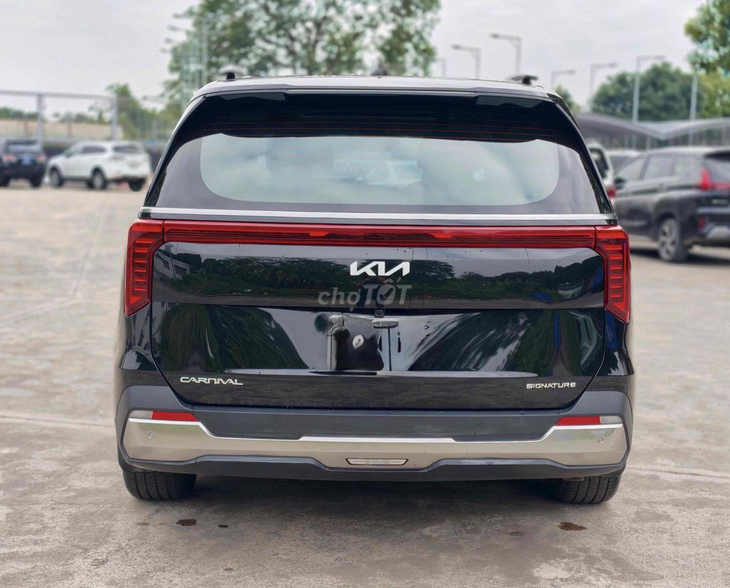 Kia Carnival 2025 2.2D Signature Đen 20000 km. Mua bán Ô tô tại Quận Ba Đình Hà Nội được đăng bởi Phú Việt hình 2