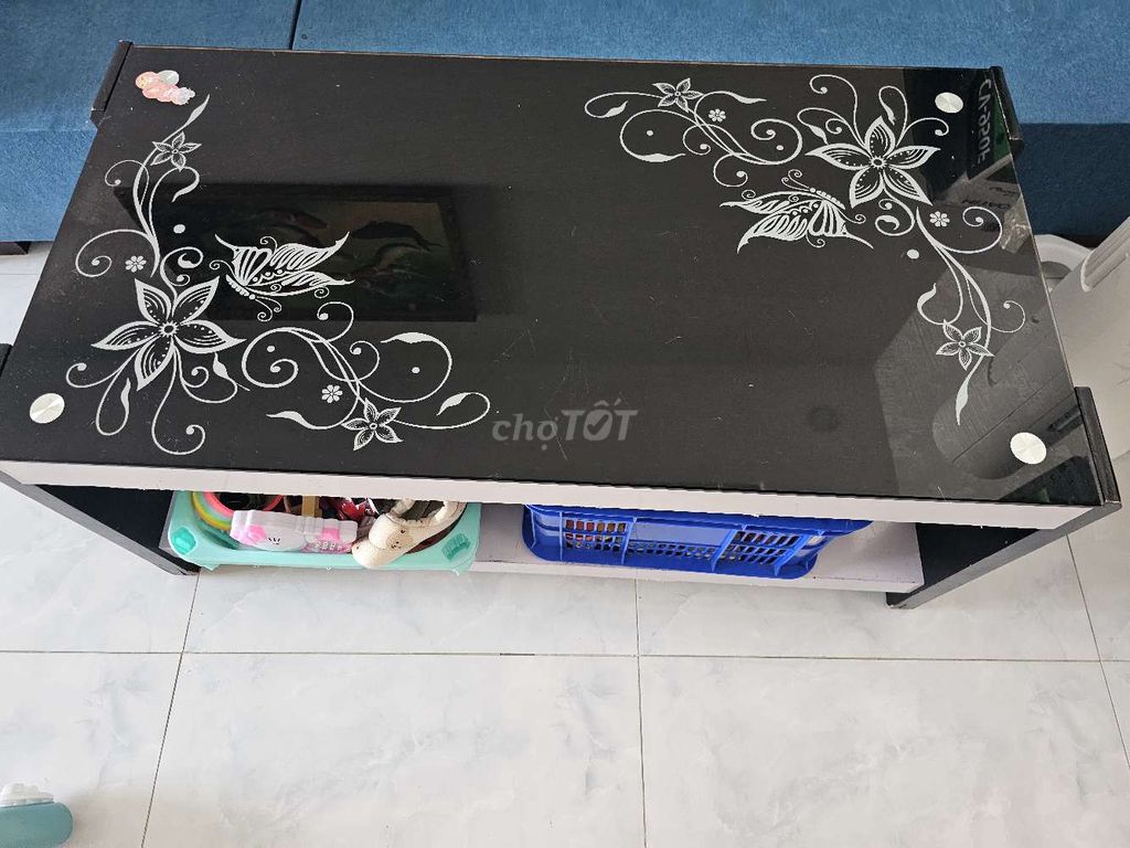 Bàn trà mặt kính chân gỗ đen. Mua bán Bàn ghế tại Thành phố Vũng Tàu Bà Rịa - Vũng Tàu được đăng bởi Thảo hình 1