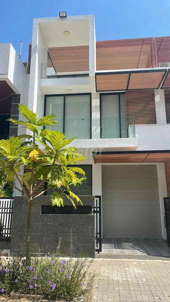 Nhà mặt tiền trung tâm quy nhơn, sổ hồng chính chủ (giá thương lượng) Nhà mặt tiền trung tâm quy nhơn, sổ hồng chính chủ (giá thương lượng)