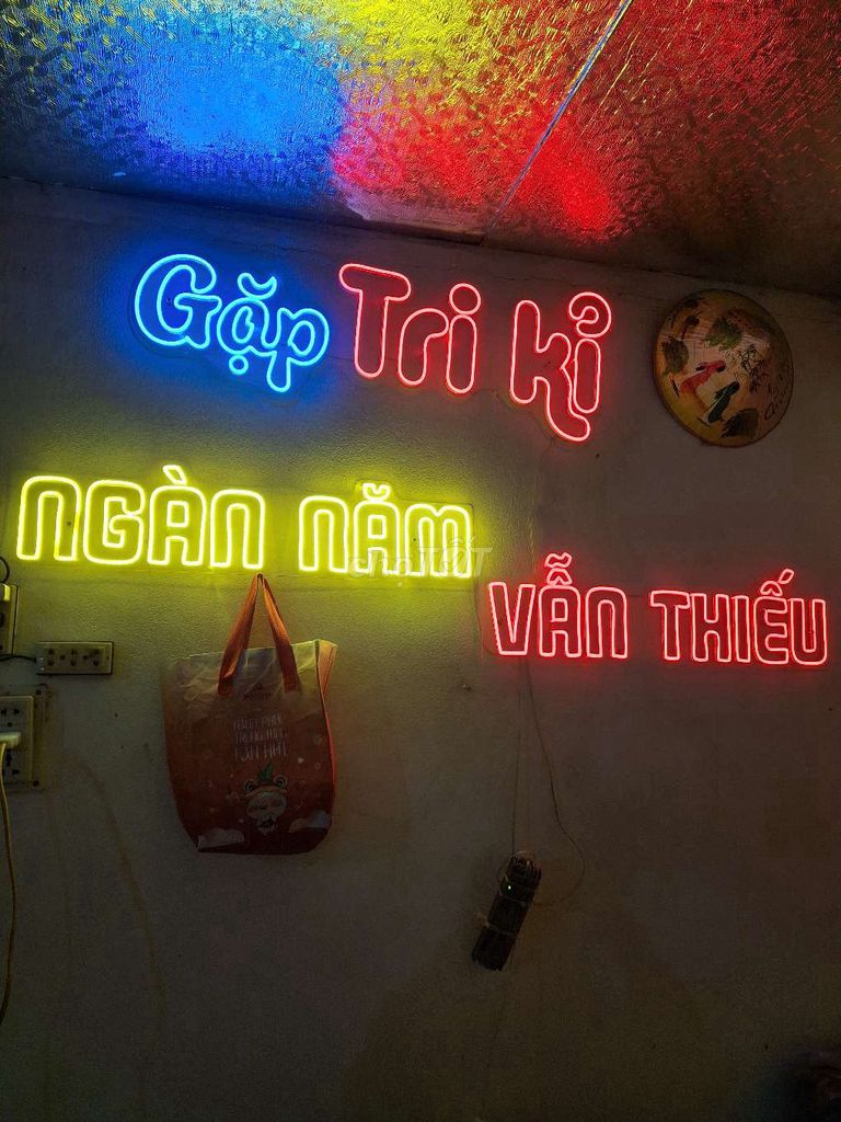 Đèn neon nhiều màu trang trí quán cà phê. Mua bán Đèn tại Huyện Mỹ Lộc Nam Định được đăng bởi Tran huy hình 1