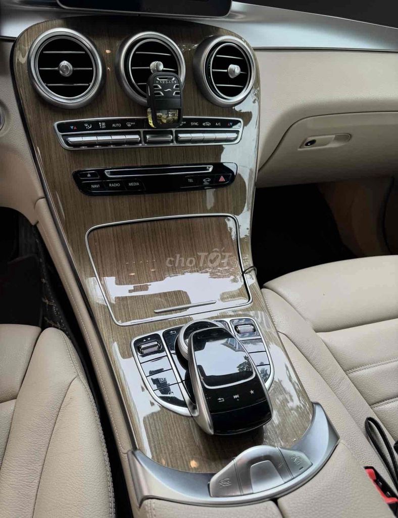 Mercedes Benz GLC 250 2916 chính chủ. Mua bán Ô tô tại Quận Bắc Từ Liêm Hà Nội được đăng bởi Nguyễn Ngọc hình 9