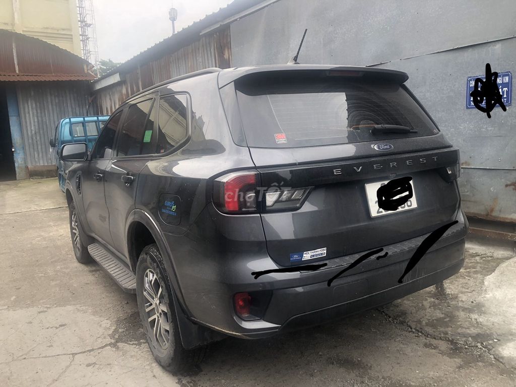 Ford Everest 2022 Ambient 2.0L AT 4x2 - 46000 km. Mua bán Ô tô tại Thành phố Dĩ An Bình Dương được đăng bởi Trần Quang hoàng hình 3