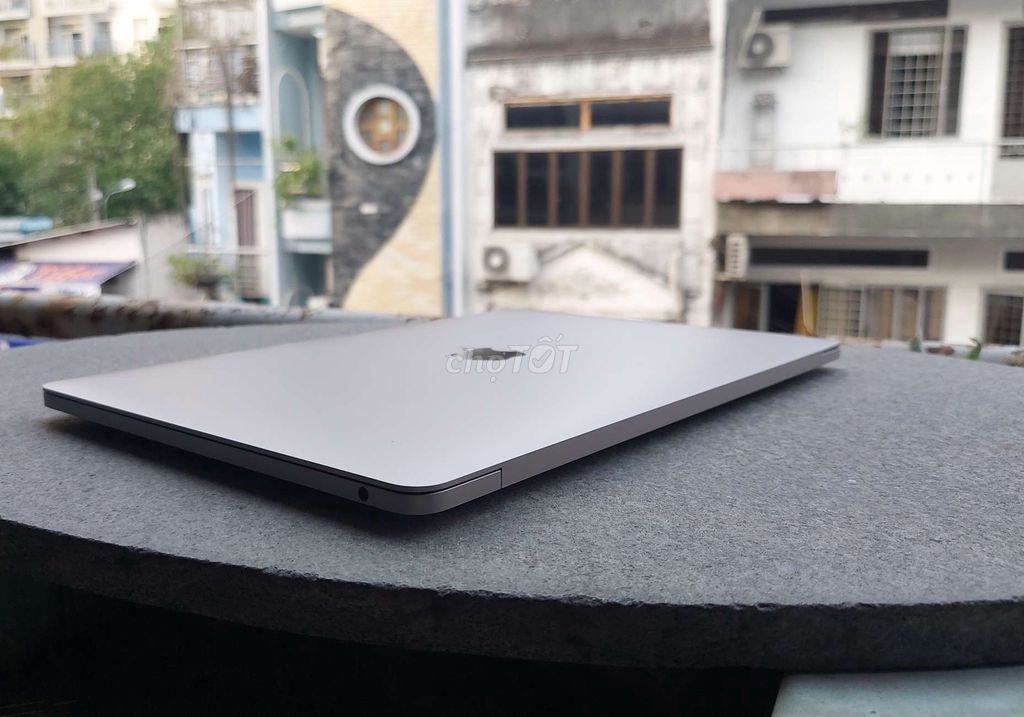 👉Bán 7 900 000đ. Macbook Pro 2020 i5 8GB 512Gb