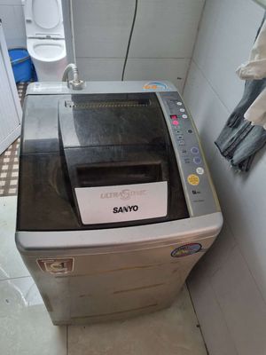 Máy giặt sanyo 7kg zin đang sử dụng tốt