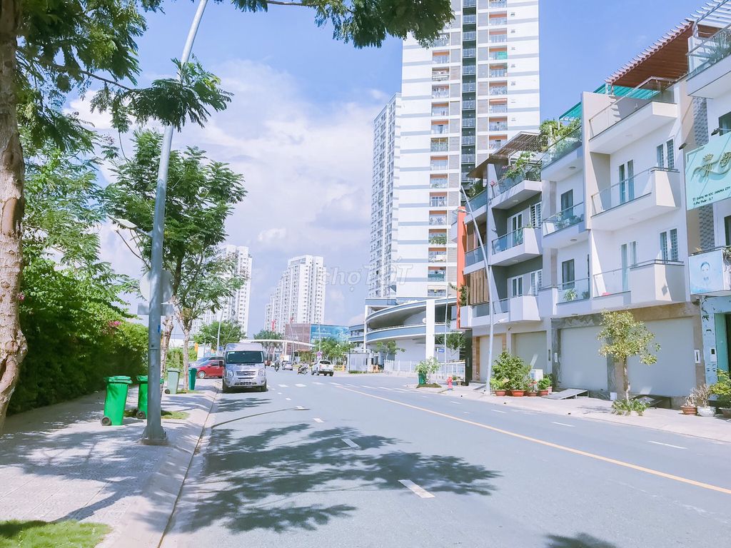 Nhà Phố Jamona City 5x17m (Trệt 3 Lầu) Full Nội Thất Cao Cấp Đường 20m