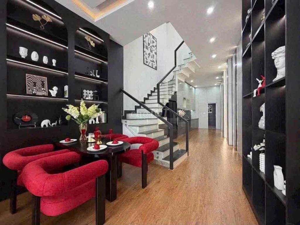 Premium-furnished 3-bedroom house off Huỳnh Ngọc Huệ — photo 6