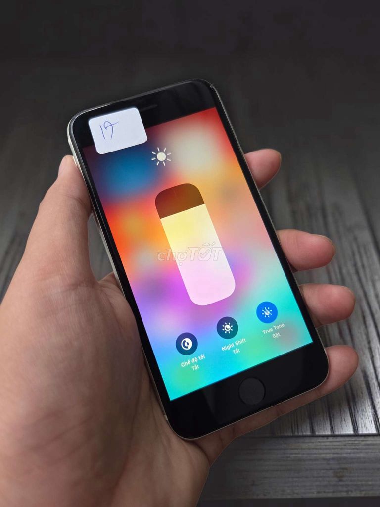 iPhone SE2 2020 64GB Trắng Đẹp 97-98%. Có giao lưu. Mua bán Điện thoại tại Quận 10 Tp Hồ Chí Minh được đăng bởi NaMobile hình 1