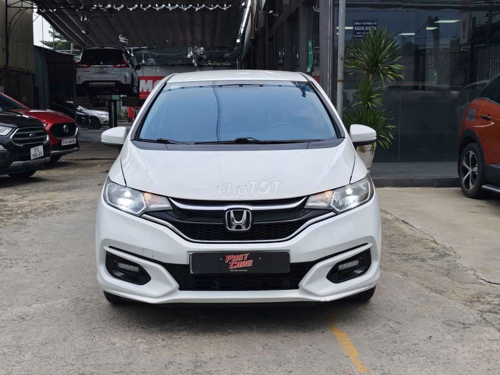 Honda Jazz 2018 V 1.5L, 5-местный хэтчбек, белый