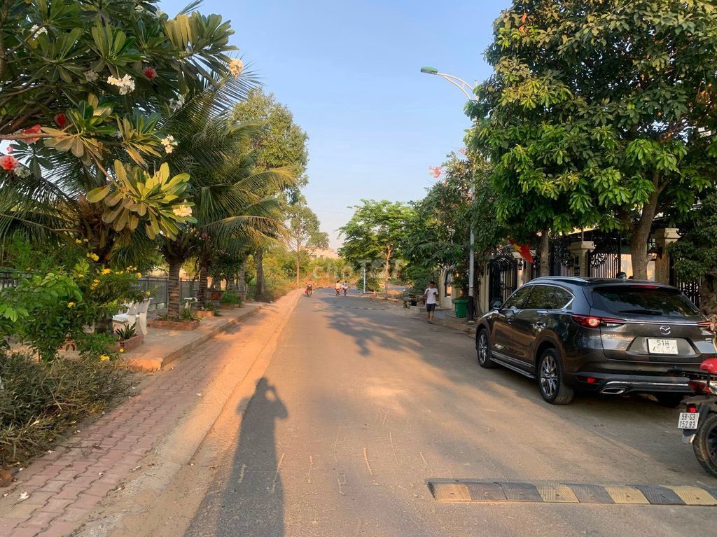 MT kinh doanh view bờ sông 230m(10x23m) Sát Quốc Lộ 13, đường nhựa 12m